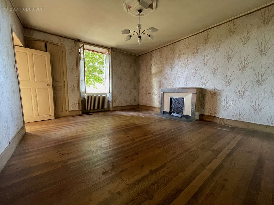 Maison à CHATEAUNEUF-DE-GALAURE