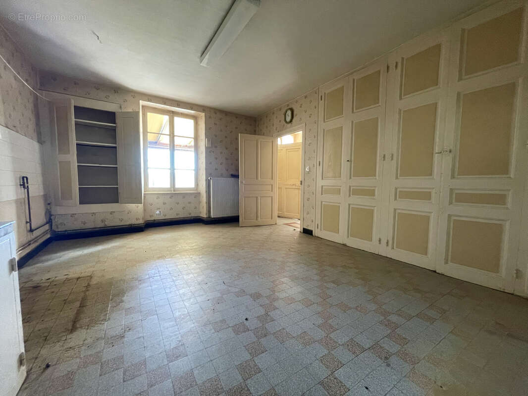 Maison à CHATEAUNEUF-DE-GALAURE