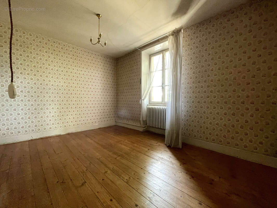 Maison à CHATEAUNEUF-DE-GALAURE