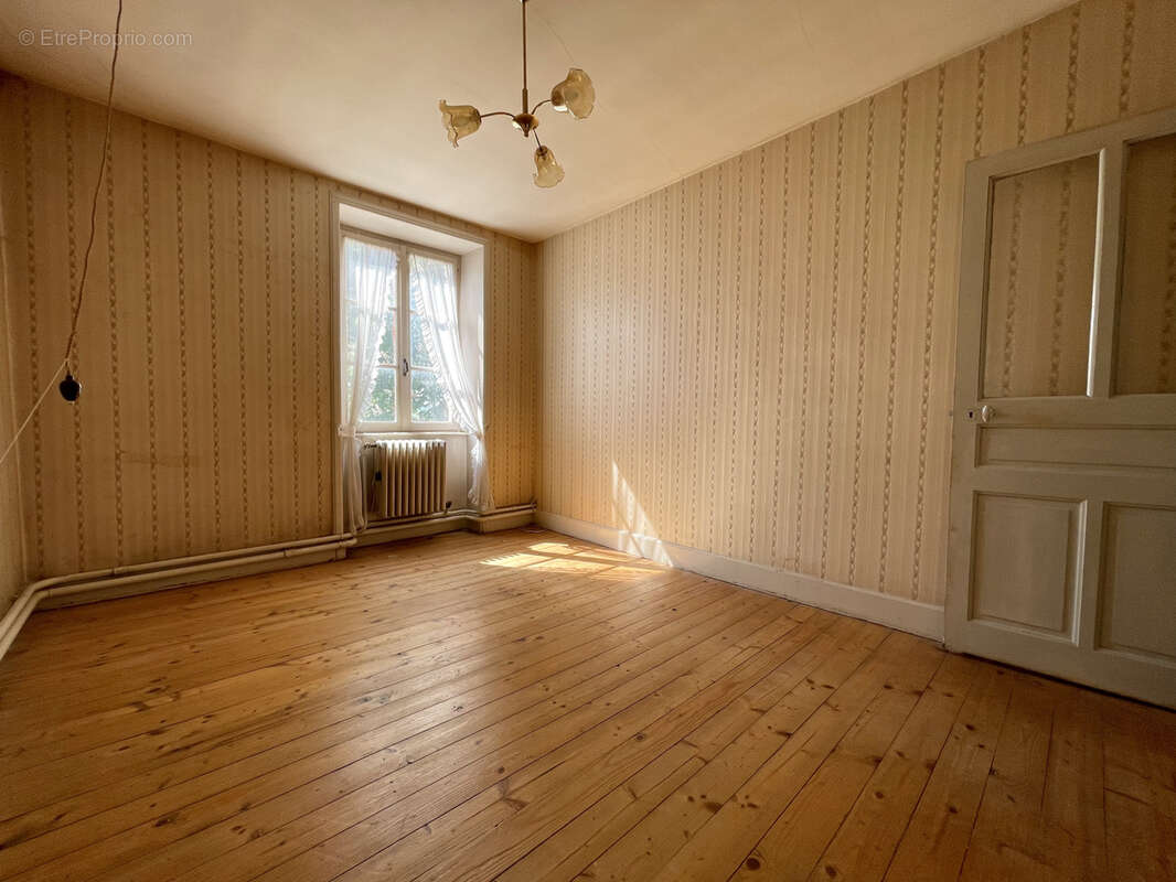 Maison à CHATEAUNEUF-DE-GALAURE