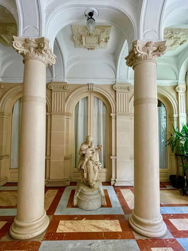 Appartement à PARIS-8E