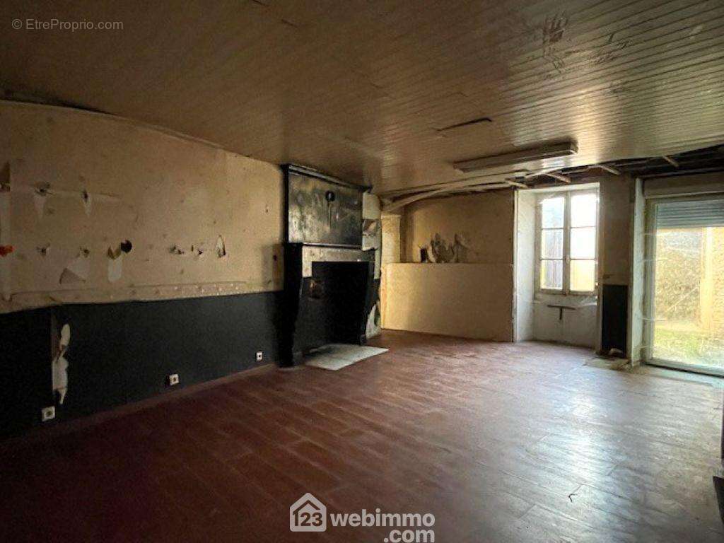 De 34 m2 environ, - Maison à SAINT-JEAN-DE-SAUVES