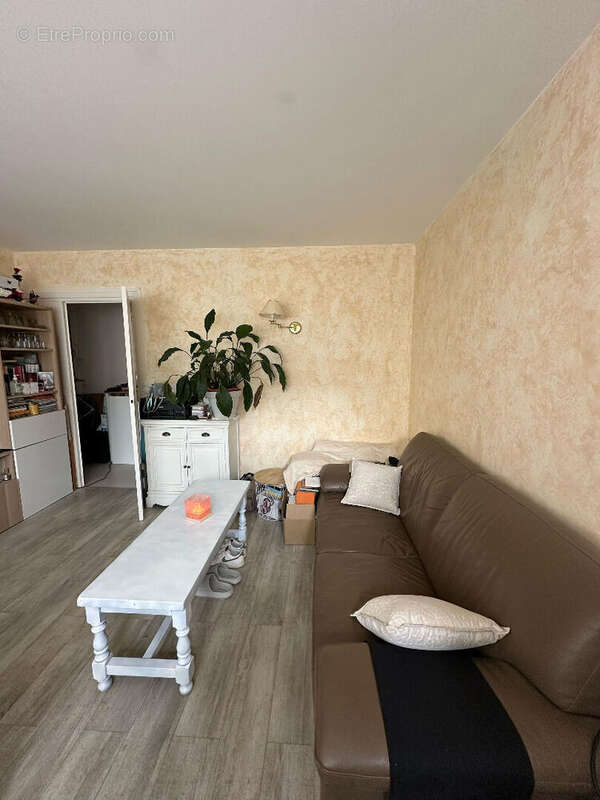Appartement à LES CLAYES-SOUS-BOIS
