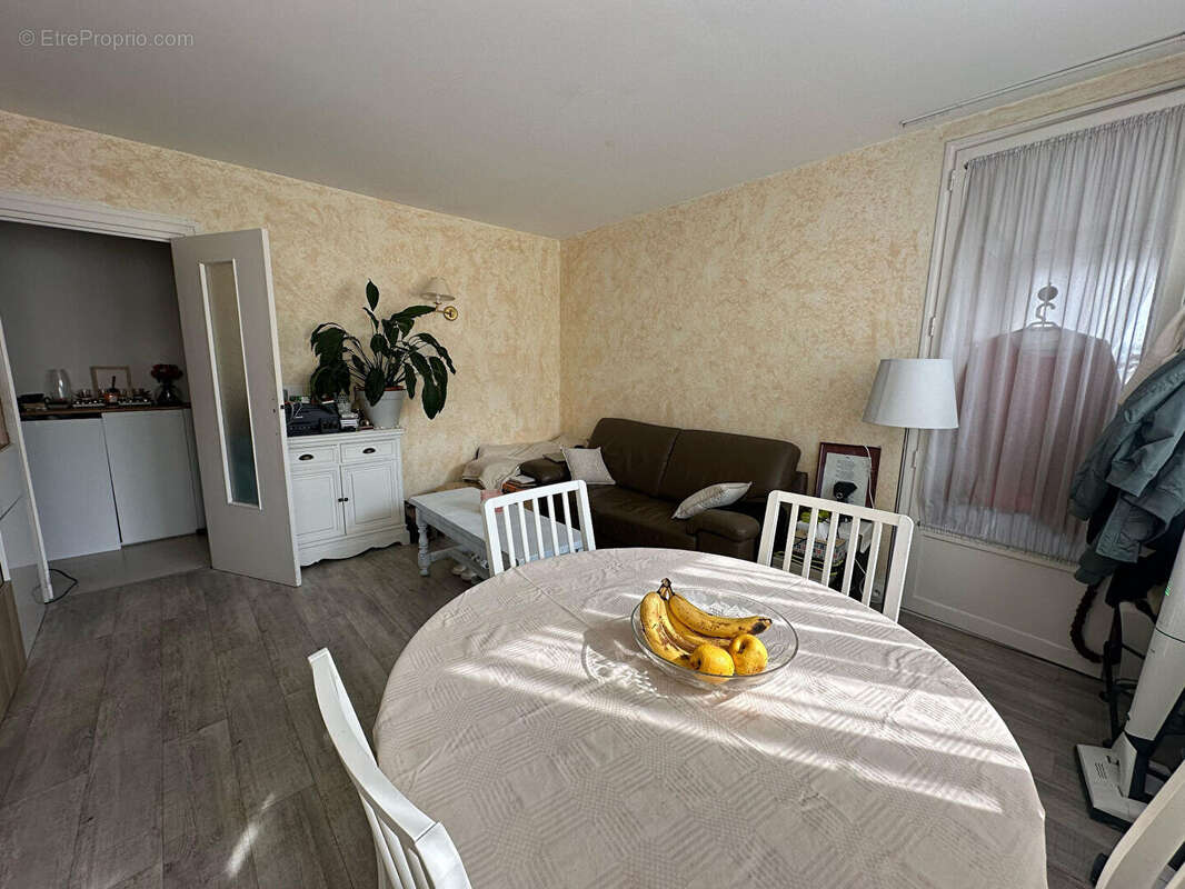 Appartement à LES CLAYES-SOUS-BOIS