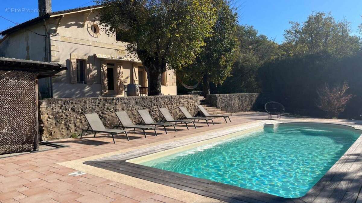 Maison à SAINT-GENES-DE-LOMBAUD