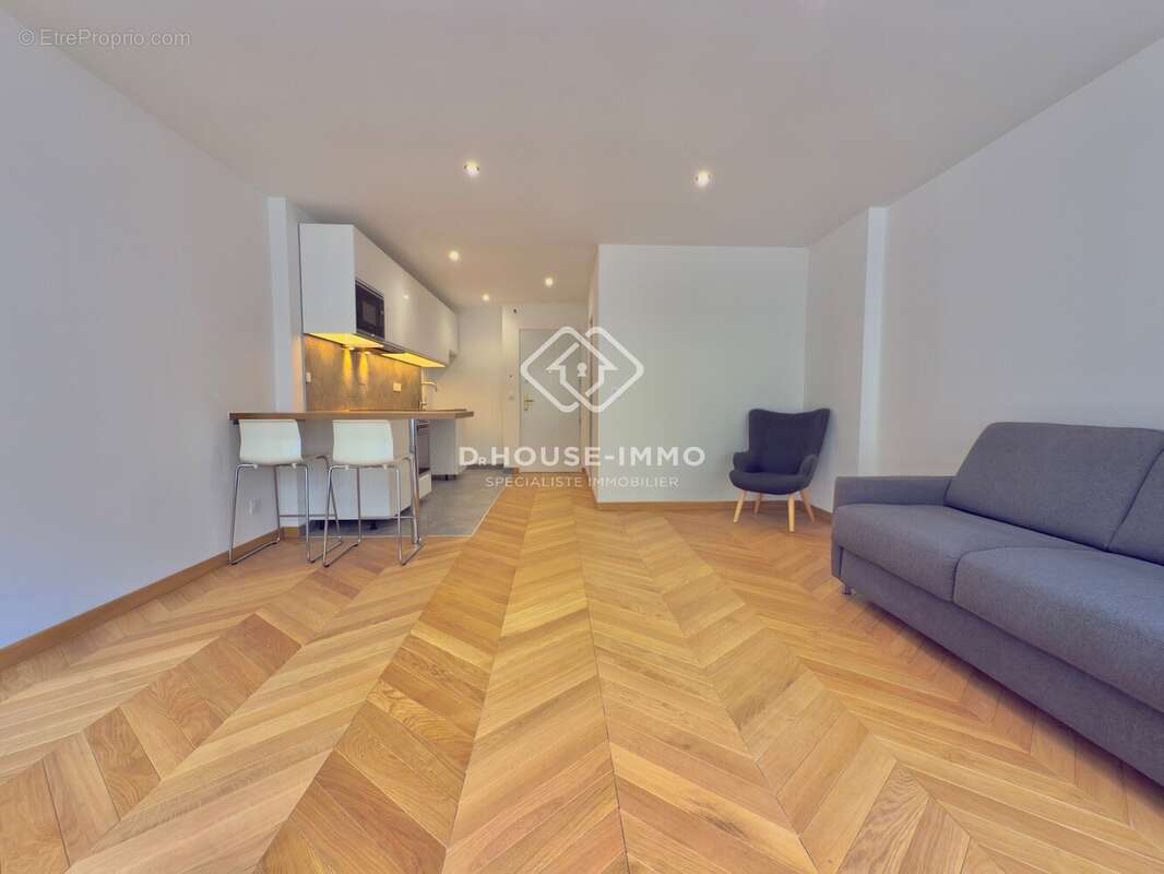 Appartement à PARIS-8E