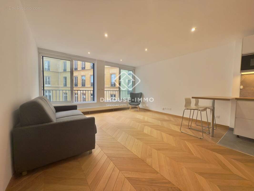 Appartement à PARIS-8E