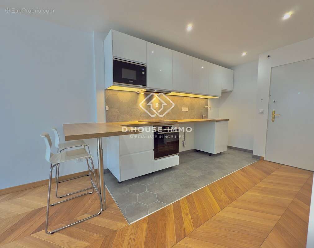 Appartement à PARIS-8E