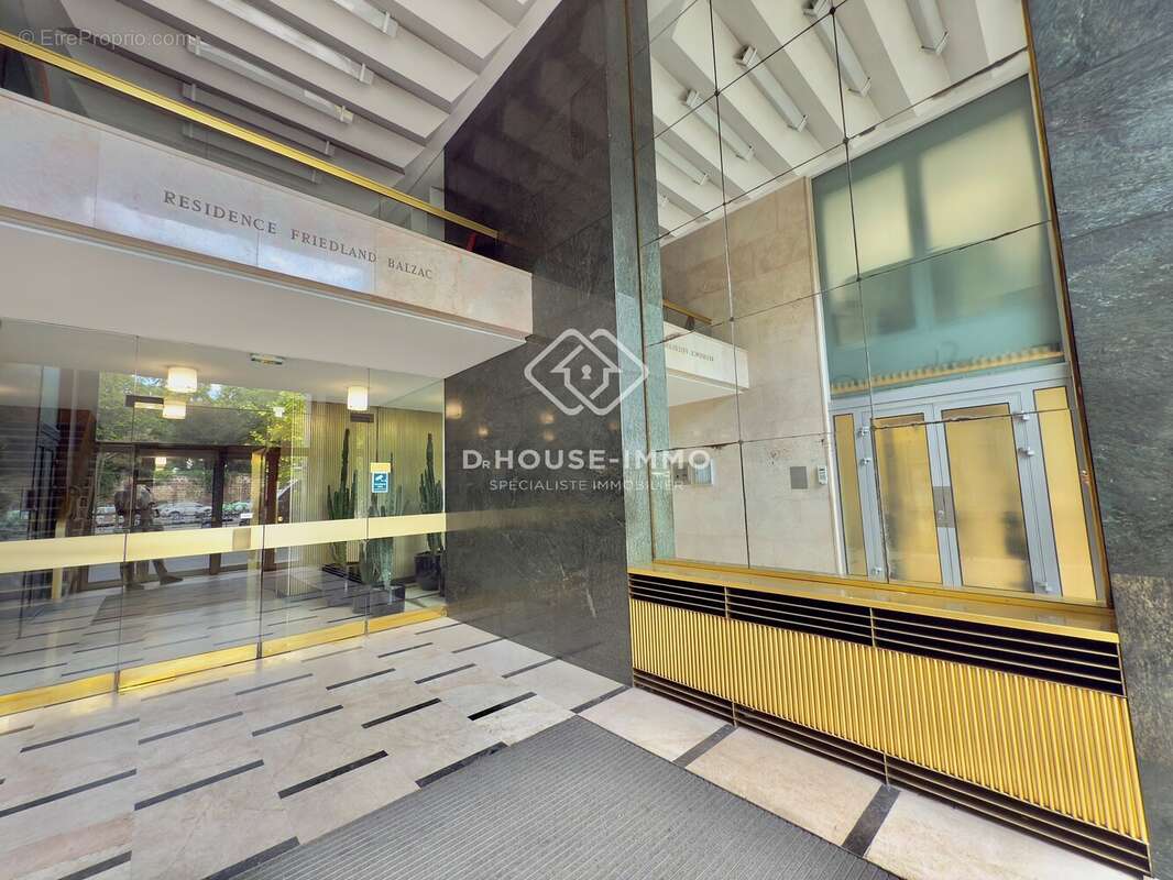 Appartement à PARIS-8E