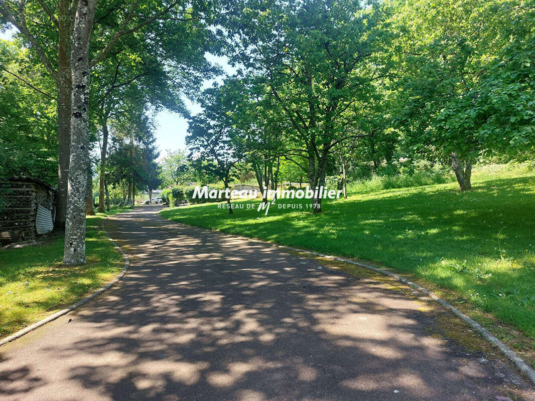 Maison à SAINT-LEONARD-DES-BOIS