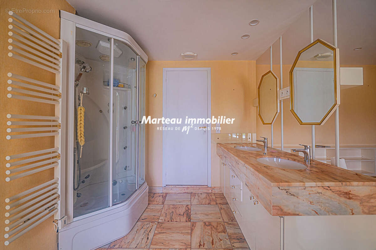 Maison à SAINT-LEONARD-DES-BOIS