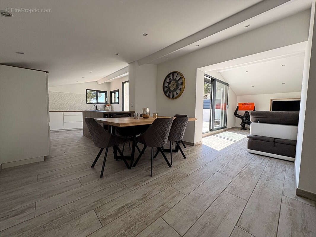 Appartement à CARRY-LE-ROUET