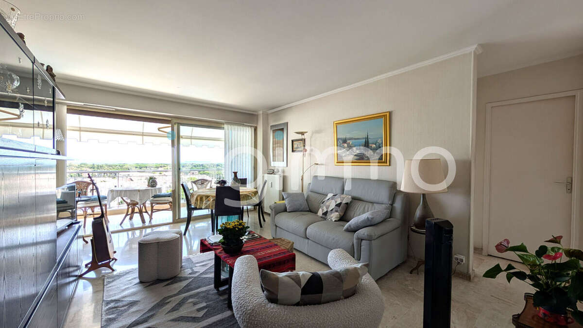 Appartement à MANDELIEU-LA-NAPOULE