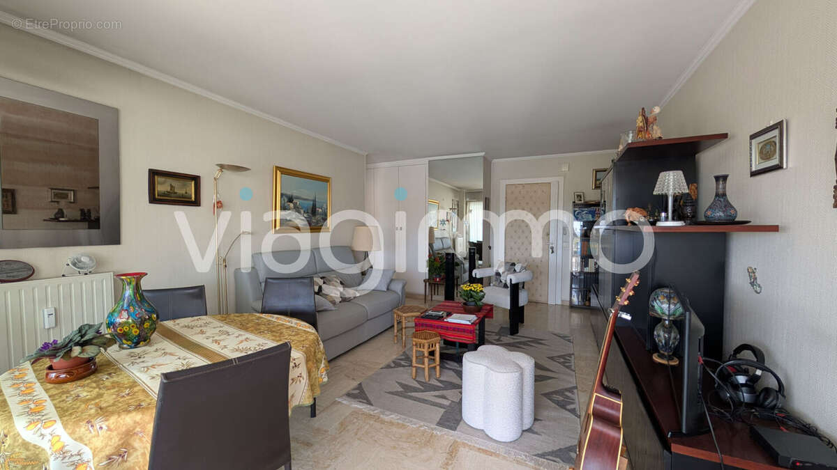 Appartement à MANDELIEU-LA-NAPOULE