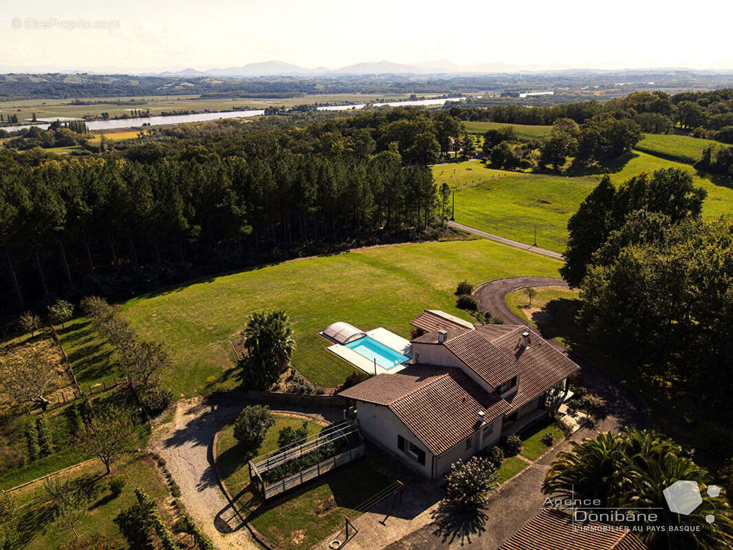 Maison à SAINTE-MARIE-DE-GOSSE