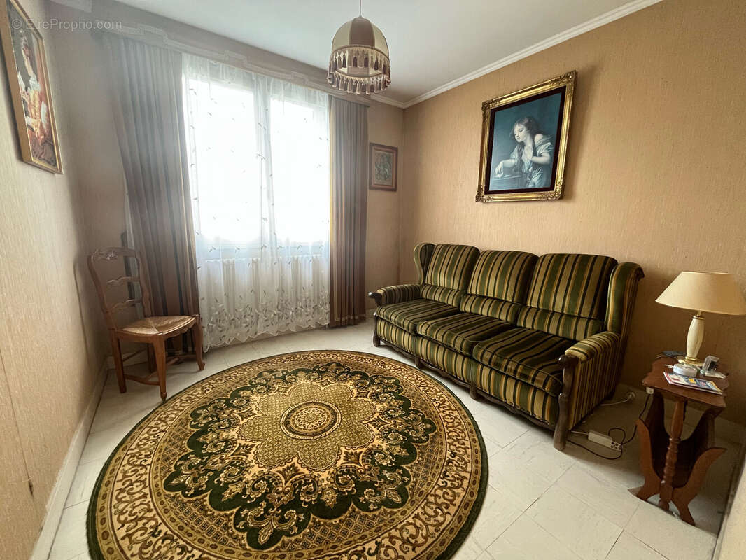 Maison à LES CLAYES-SOUS-BOIS