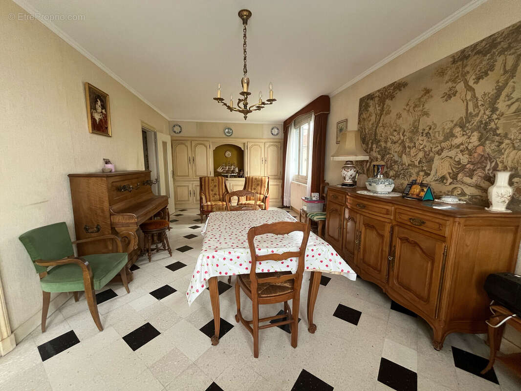 Maison à LES CLAYES-SOUS-BOIS