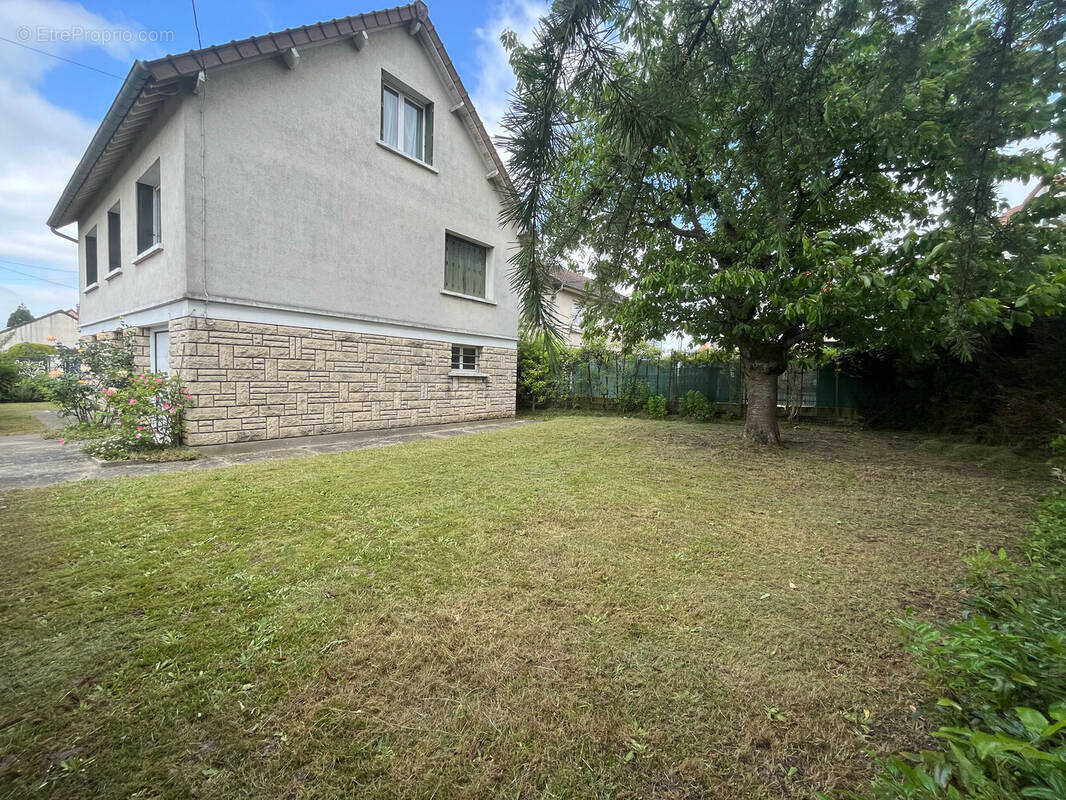 Maison à LES CLAYES-SOUS-BOIS