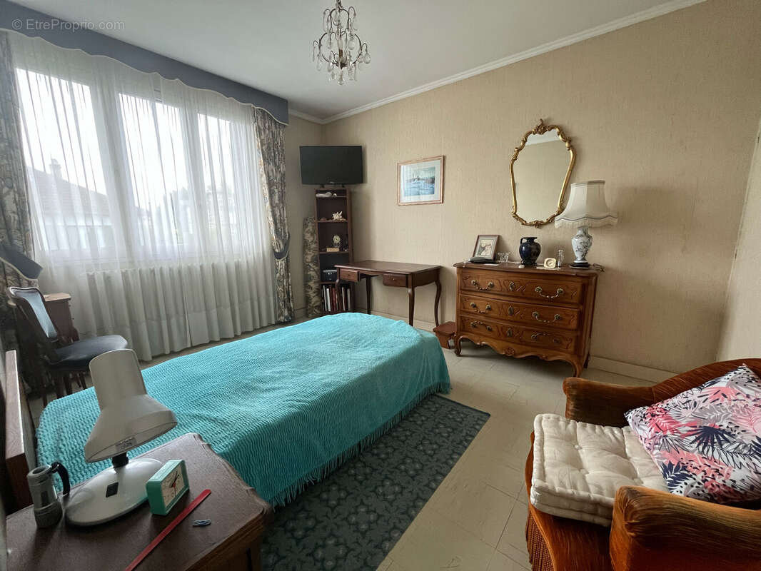 Maison à LES CLAYES-SOUS-BOIS