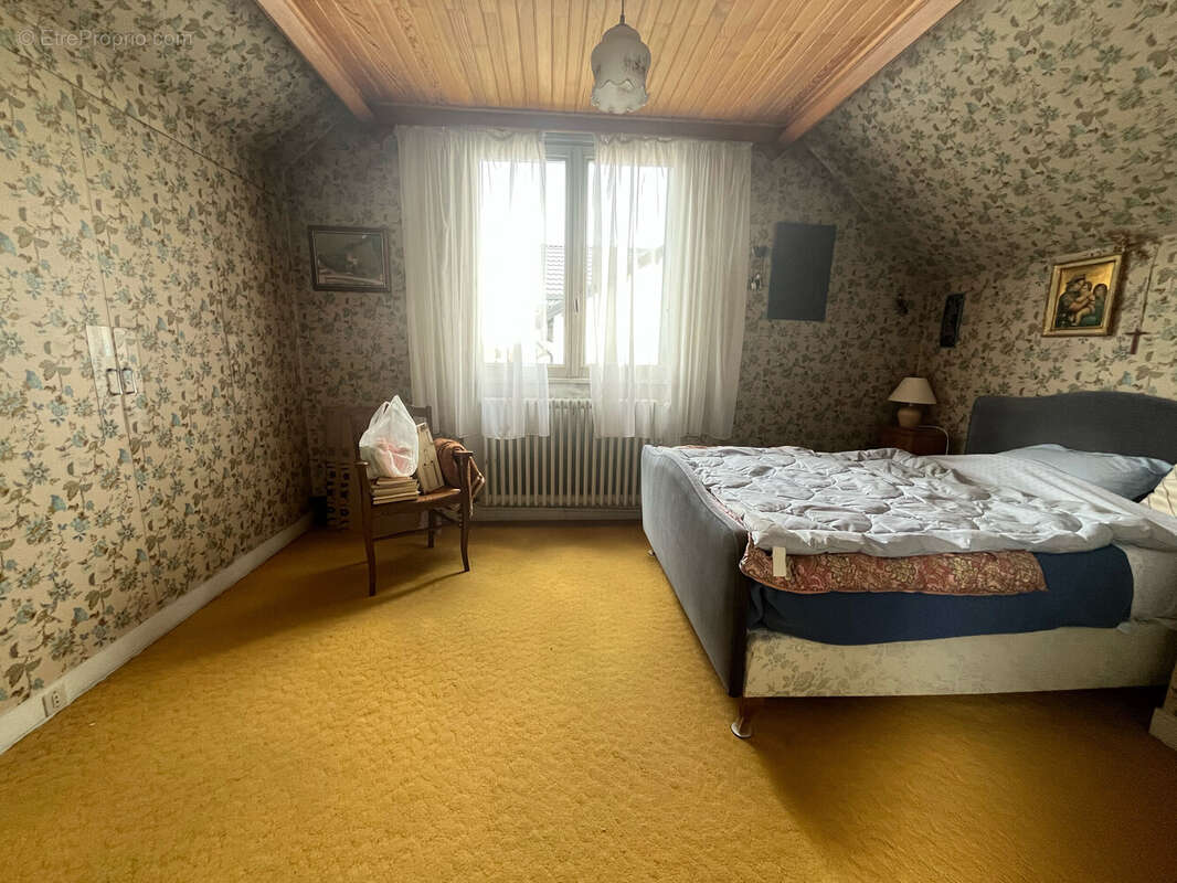 Maison à LES CLAYES-SOUS-BOIS