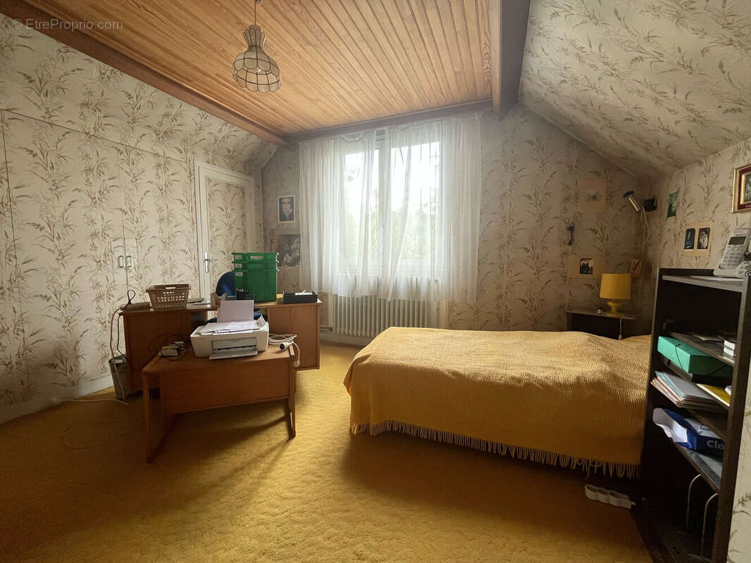 Maison à LES CLAYES-SOUS-BOIS