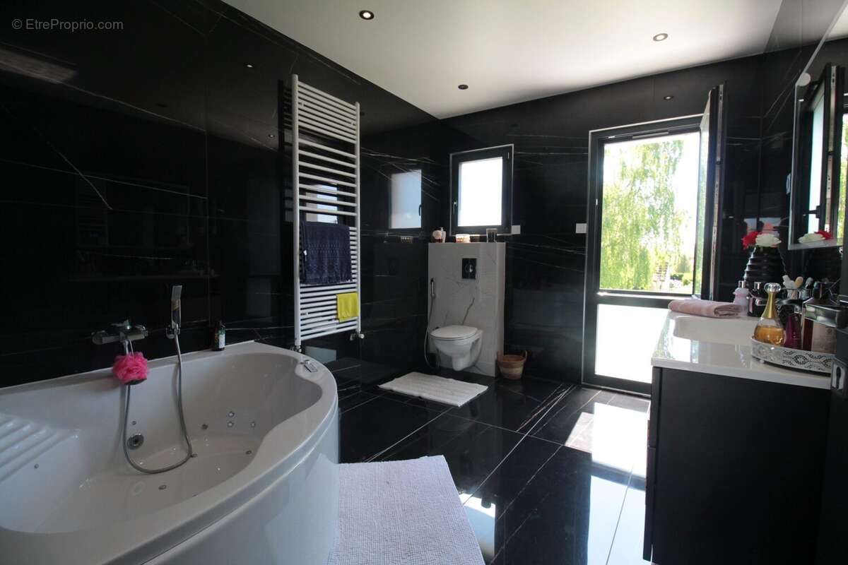 Maison à CHOISY-AU-BAC