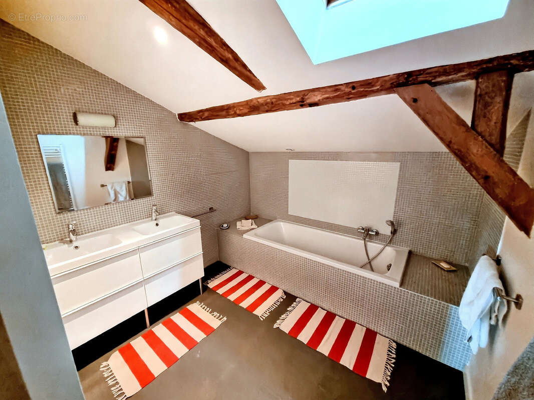 Maison à SAINT-JULIEN-EN-BORN