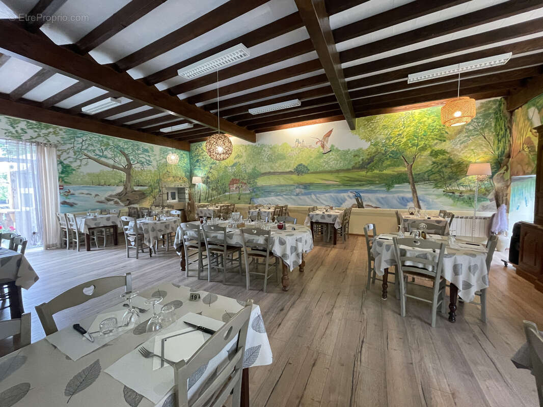 Commerce à FRESSELINES