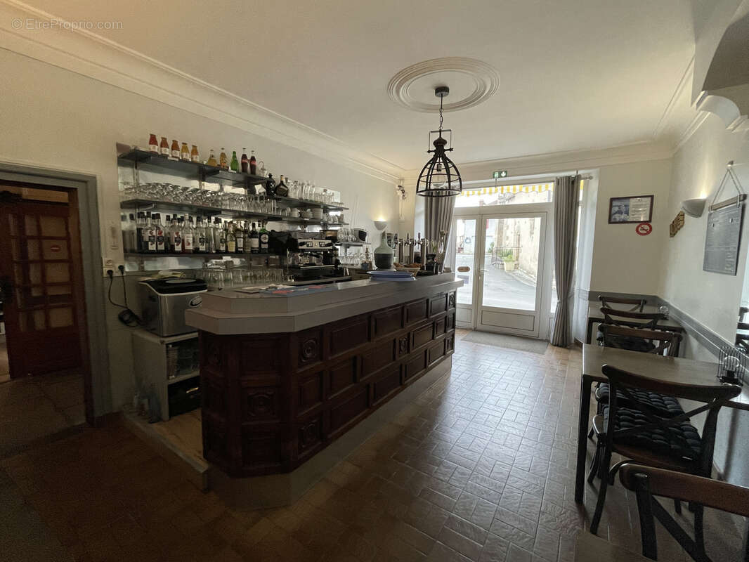 Commerce à FRESSELINES