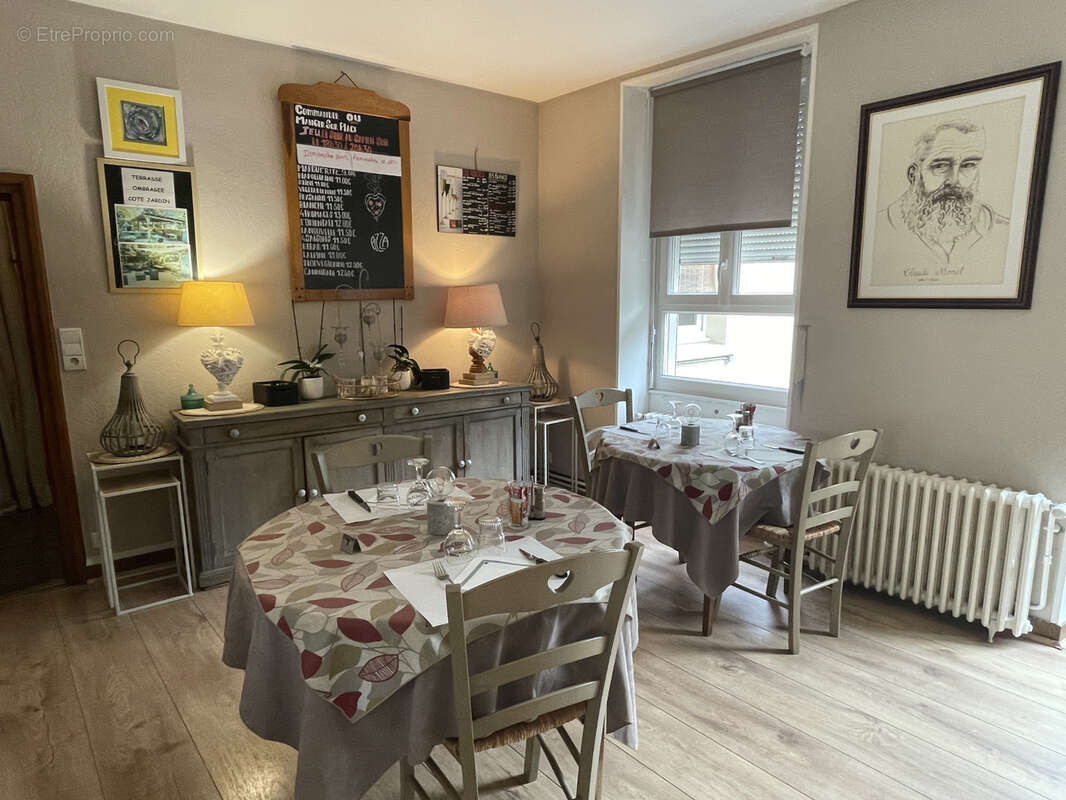 Commerce à FRESSELINES