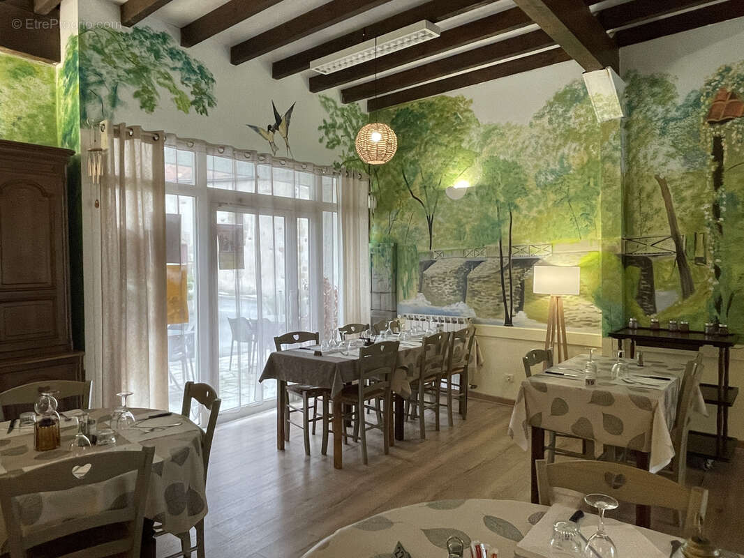 Commerce à FRESSELINES