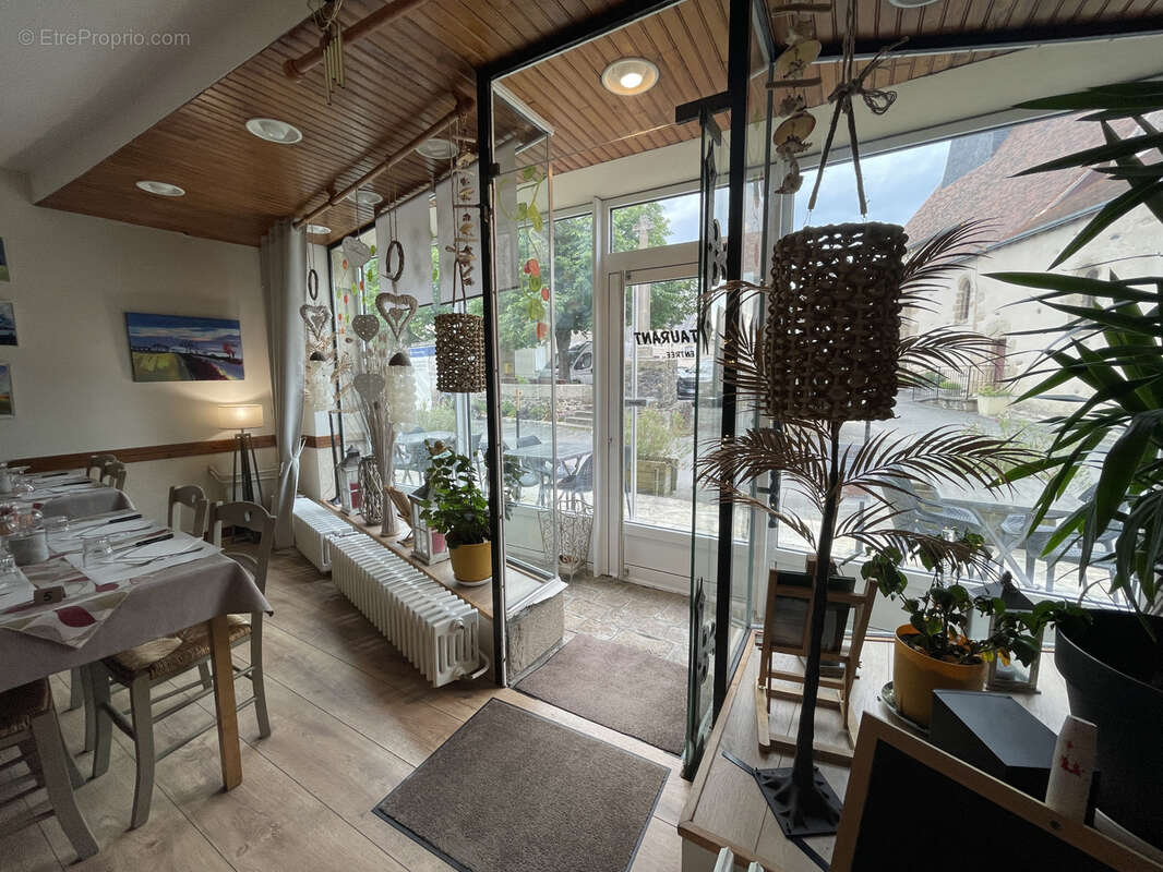 Commerce à FRESSELINES