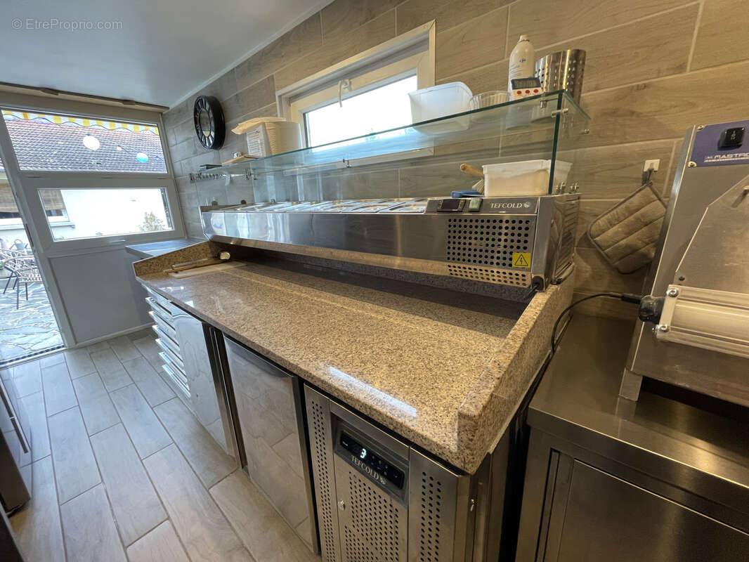 Commerce à FRESSELINES