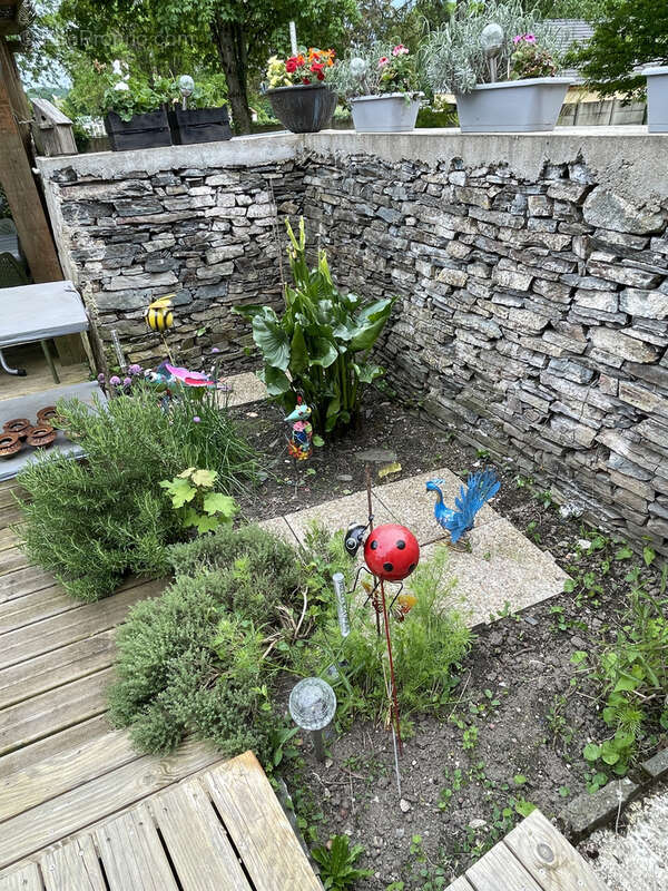 Commerce à FRESSELINES