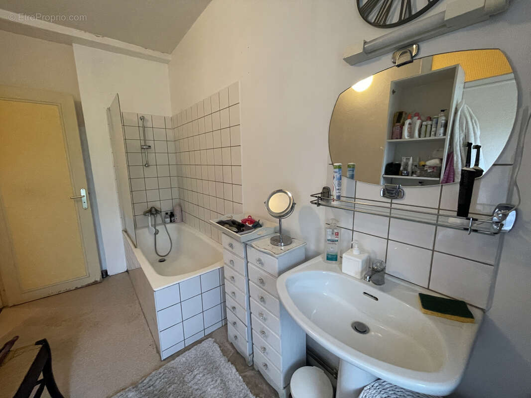 Commerce à FRESSELINES