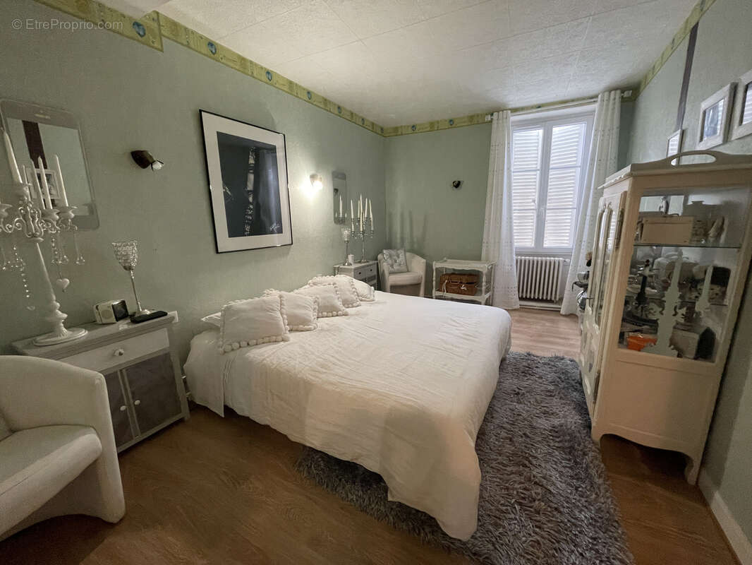 Commerce à FRESSELINES