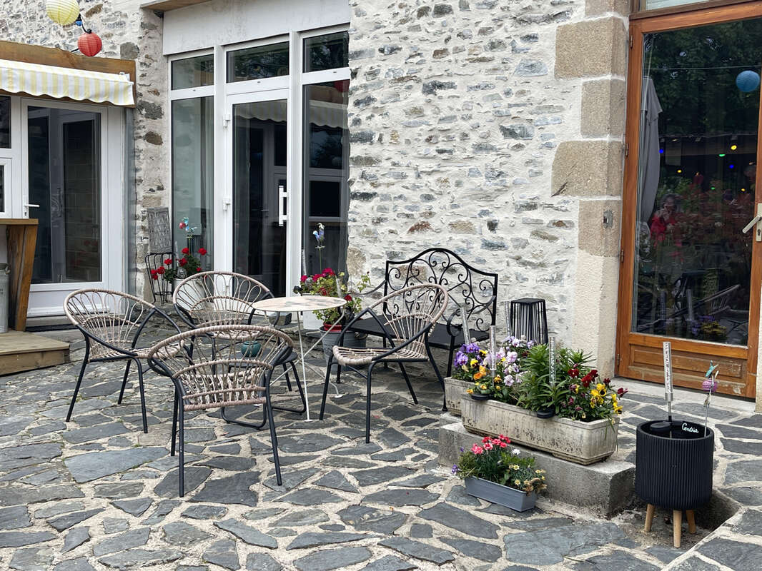 Commerce à FRESSELINES