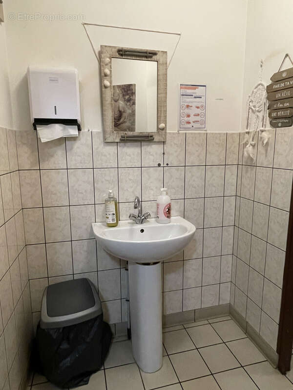 Commerce à FRESSELINES