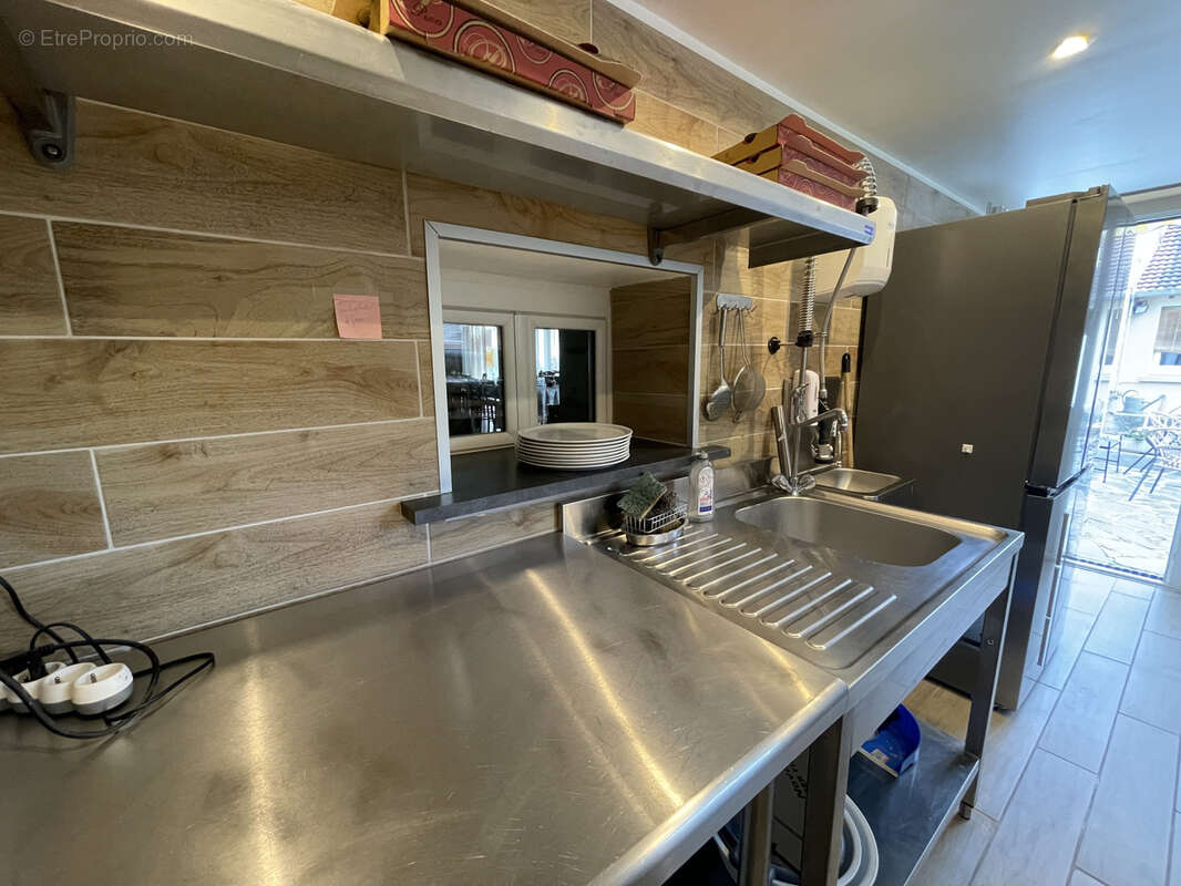 Commerce à FRESSELINES