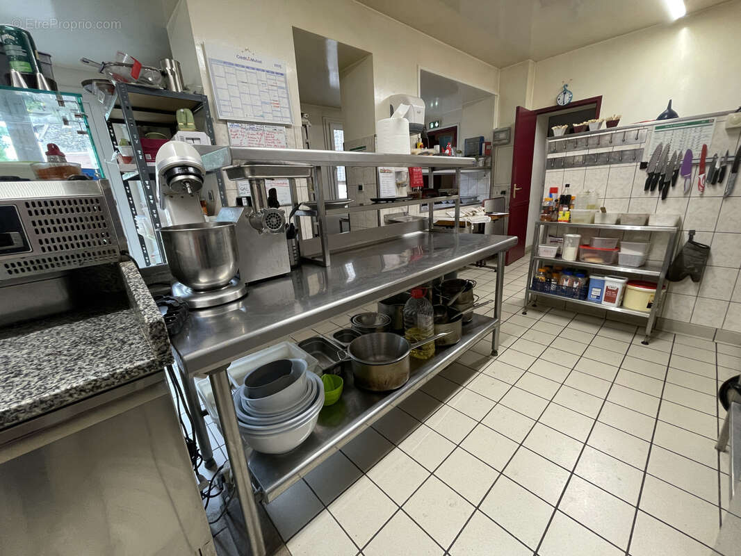 Commerce à FRESSELINES