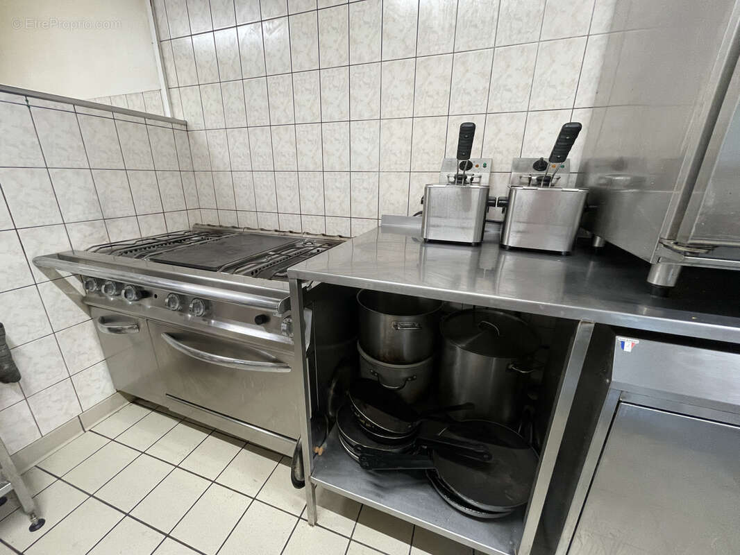 Commerce à FRESSELINES