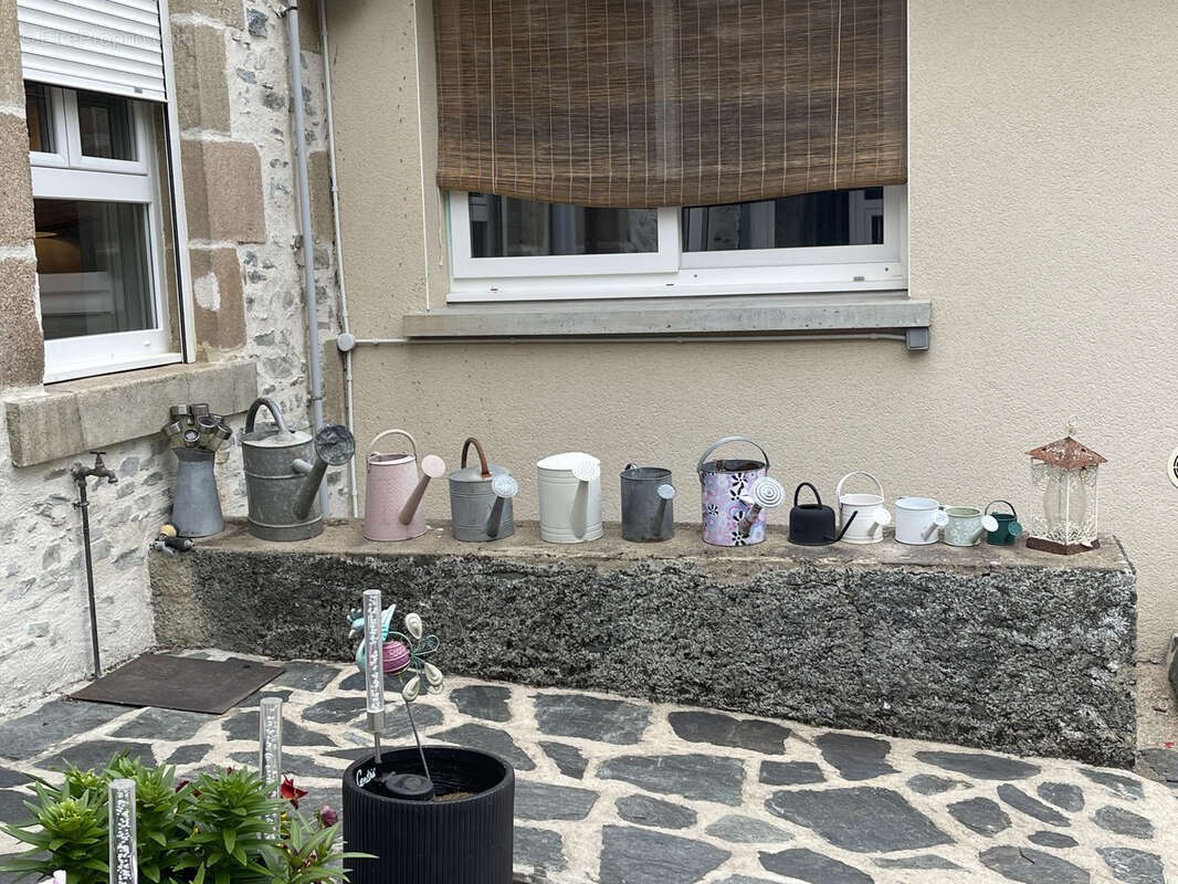 Commerce à FRESSELINES