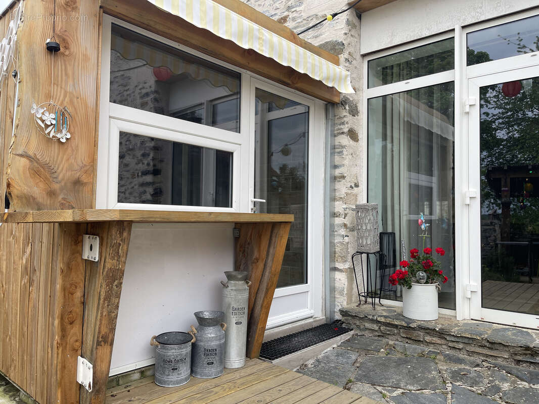 Commerce à FRESSELINES