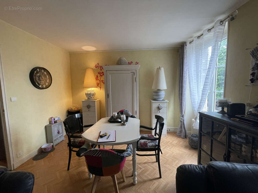 Commerce à FRESSELINES