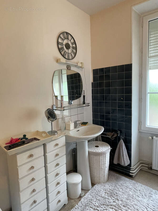 Commerce à FRESSELINES