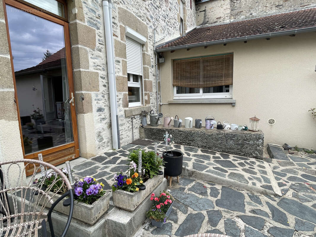 Commerce à FRESSELINES