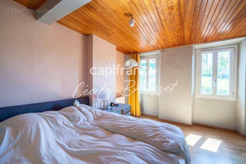 Maison à SAINT-LAURENT-DE-CERDANS