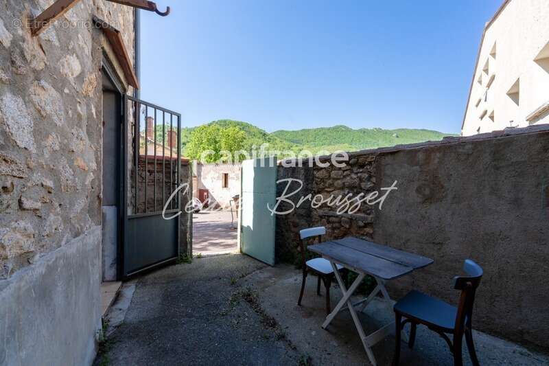 Maison à SAINT-LAURENT-DE-CERDANS