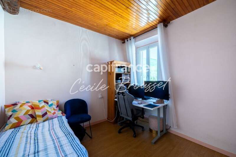 Maison à SAINT-LAURENT-DE-CERDANS