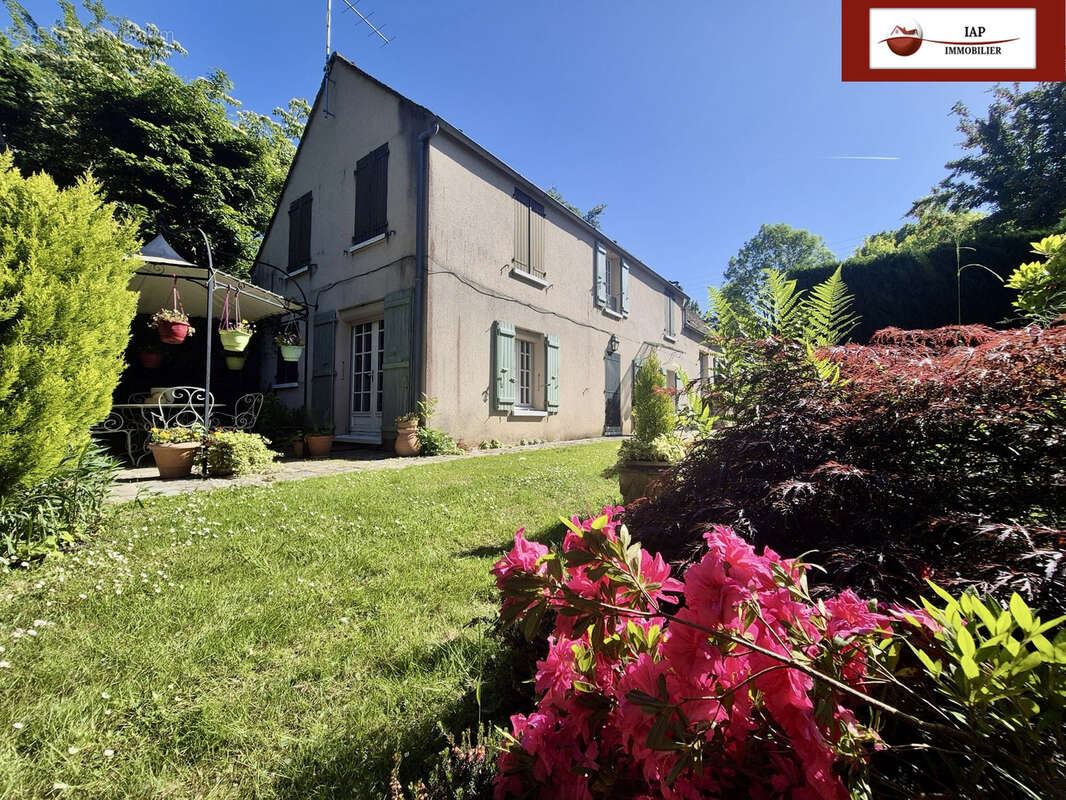 Maison à LES MESNULS